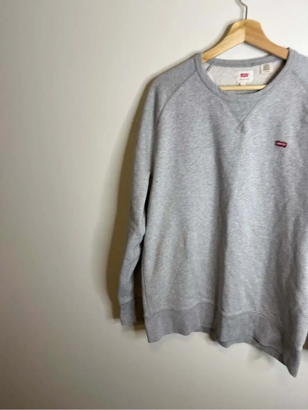 Levi's Light Gray Crewneck Sweatshirt with Small Red Logo
